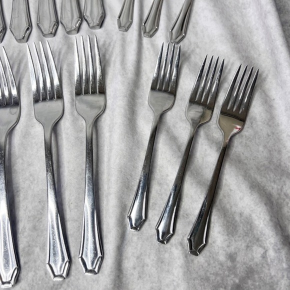 Paula Deen 24-Piece Stainless Steel Flatware Set Silverware - Picture 4 of 15